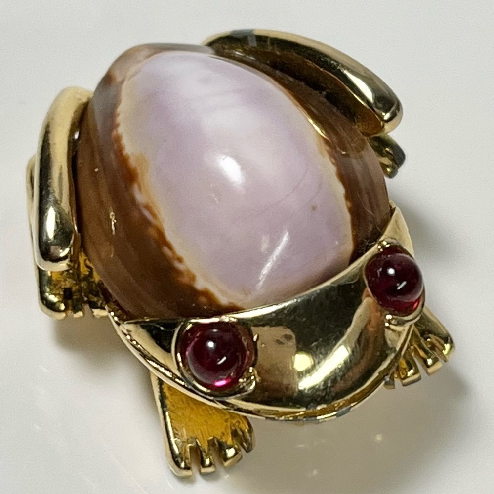 Goldtone & shell w/garnet colored cabochon eyes frog brooch (465)